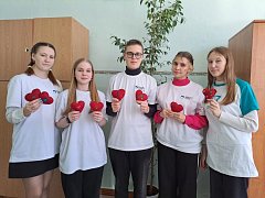 Волонтёры городской школы № 2 сделали для защитников Отечества талисманы
