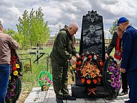 В Красном Яре торжественно почтили память погибших в годы войны лётчиков
