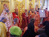 Сегодня Божественную литургию в малиновском храме возглавил митрополит Варсонофий