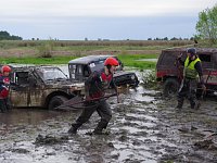 На Аркадакской земле внедорожники «месили» грязь и глину и бросали вызов водной стихии