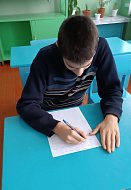 Баклушинские школьники пишут письма поддержки солдатам