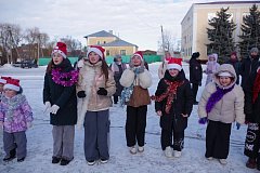 Аркадакцы водили Рождественский хоровод на городской площади 