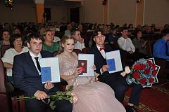 Выпускница Софья Митина награждена золотой медалью «За особые успехи в учении»