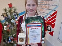 Новогоднюю ёлку в региональном центре допризывной молодёжи украсила кукла, изготовленная девочкой из Аркадака