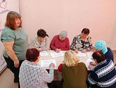 В аркадакском районном социальном учреждении побывали жители Семёновки