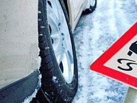 Аркадакская Госавтоинспекция просит водителей и пешеходов быть аккуратнее на дорогах в связи с гололедом и снегопадом