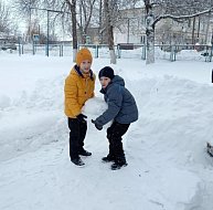 Всемирный День Снеговика отметили в аркадакском центре социального обслуживания населения