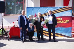 Послание, написанное аркадакскими ветеранами войны потомкам двадцать лет назад, извлечено и прочитано