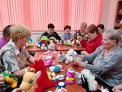Аркадакцы собрали игрушки для детей с Донбасса  