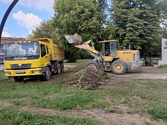 В Кистендее благоустраивают территорию около здания культурного центра 