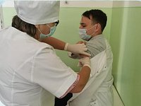 Сотрудники Аркадакской районной больницы начали утро с вакцинации от гриппа
