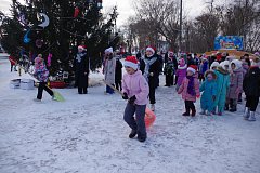 Аркадакцы водили Рождественский хоровод на городской площади 