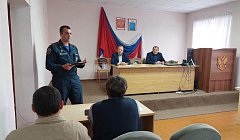 Обеспечение безопасности жителей Аркадакского района в осенне-зимний период обсудили участники заседания КЧС