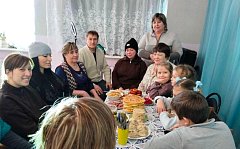 Жители Семёновки ели мордовские блины, татарские хуран-кукли и русский винегрет