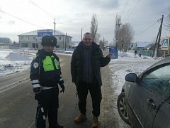 Сотрудники Аркадакской Госавтоинспекции призывают быть осторожными на зимней дороге