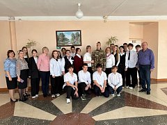 В школе №1 Аркадака для старшеклассников провели урок мужества «Не ради славы и наград»