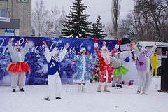 Деды Морозы со всего района собрались на главной аркадакской площади