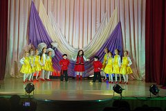 Мелодии весны и слова благодарности звучали для аркадачек с районной сцены