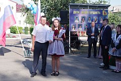 В Аркадаке обновлён cтенд почёта "Дети - наша гордость"