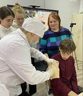 Школьники  познакомились с профессией медика