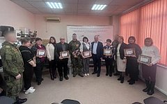 Представители Таманской дивизии привезли в Аркадак трофеи СВО и поблагодарили руководство и волонтёров района за помощь военнослужащим