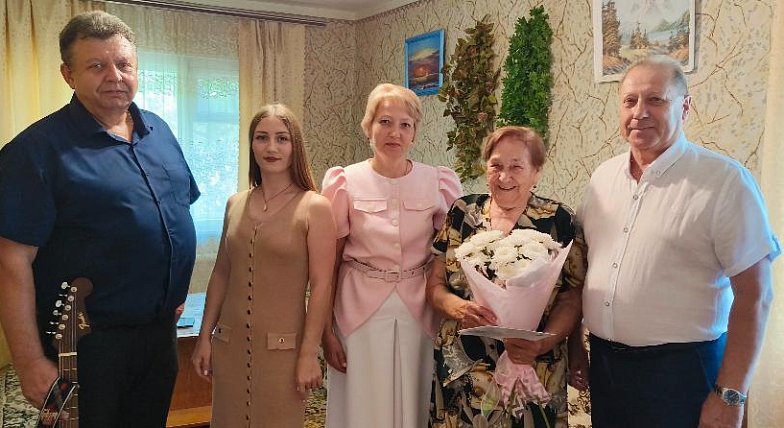Столетний юбилей отметила жительница Аркадака Алевтина Каширина