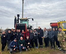 Юноши Аркадакского техникума механизации сельского хозяйства побывали в одном фермерском хозяйстве района