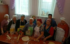 Аркадакцы выполнили заказы бойцов: удобные подушки и домашняя лапша уже в пути