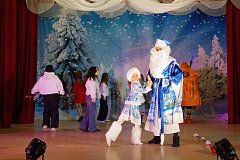 Районный конкурс «Дед Мороз и Снегурочка-2025»: артистизм и праздничное настроение