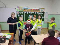 Первоклассников Аркадака научили правильно использовать светоотражающие элементы