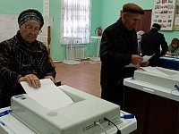 Активно принимают участие в выборах самые ответственные избиратели Аркадакского района - пожилые люди