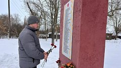 Волонтёрский отряд школьников вышел на трудовой десант