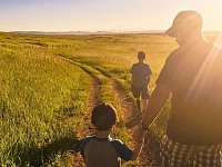 Особенности воспитания детей в селе Львовка: как отцы влияют на будущее сыновей и дочерей