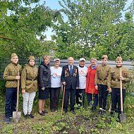 Аркадакские волонтеры приняли активное участие в акции "Сад. Связь поколений"