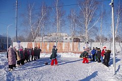 Аркадакские школьники весело отметили день рождения Снеговика