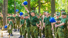 Саратовские гвардейцы стали победителями в соревнованиях по гиревому спорту
