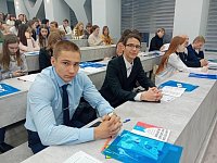 Два аркадакских одиннадцатиклассника проверили свои знания по вопросам конституционных прав граждан РФ