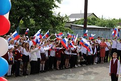 Аркадакские выпускники прощаются со школой под звон последнего звонка