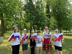 В честь Дня России в Аркадакском районе прошла патриотическая акция «Российский триколор»