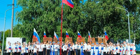 В сквере Юбилейный  города Аркадака состоялся праздник, посвященный Дню Государственного флага 