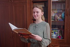 Татьяна Ильина получает профессию медсестры, пишет стихи, любит свою малую родину