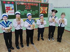 Аркадакские первоклашки устроили праздник мужества для своих пап