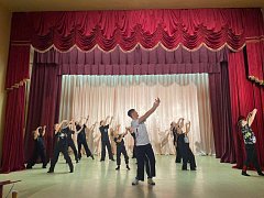 Для кружковцев районного Дома культуры мастер-класс провёл московский хореограф