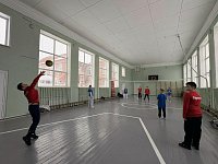 Встречи на волейбольной площадке аркадакские школьники посвящали празднику 23 февраля 