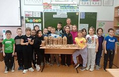 Аркадакские дети заготовили сухарики для бойцов, выполняющих воинский долг в зоне СВО