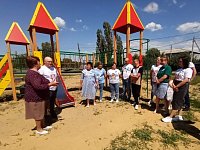 В селе Красное Знамя установлен ещё один современный детский игровой комплекс