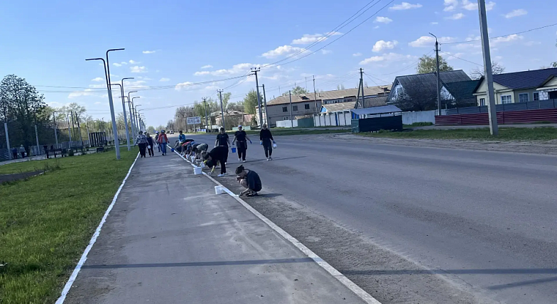 Субботник в сквере «Юность»: вместе — за комфорт и уют города