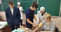 Об Аркадакском медицинском колледже рассказали аткарским школьникам