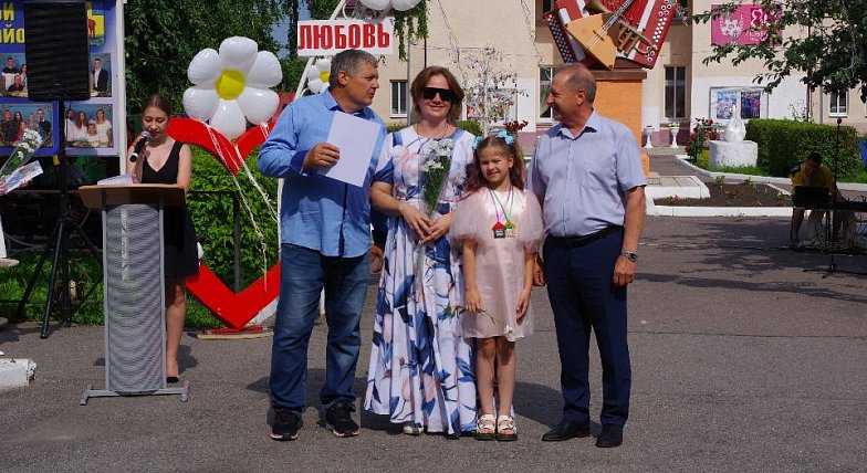 Аркадакские семьи принимали поздравления с Днём семьи, любви и верности