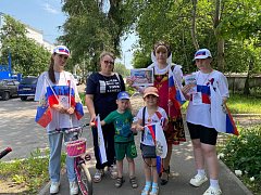 В честь Дня России в Аркадакском районе прошла патриотическая акция «Российский триколор»